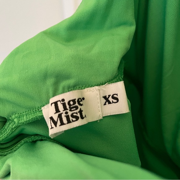 Tiger Mist Joslin Dress in Green - Picture 7 of 7